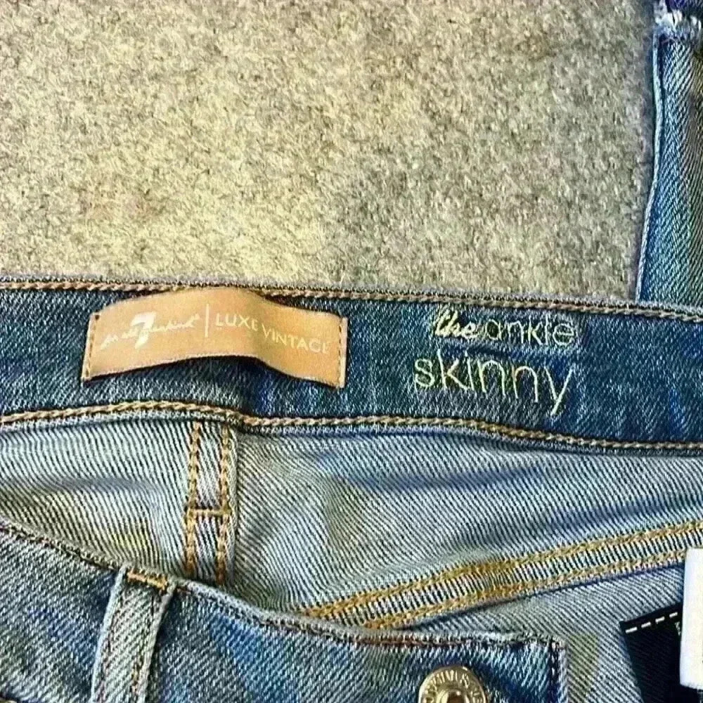 7 for all Mankind, The Ankle Skinny Lux Vintage. Unique Ankle Detail!! - Picture 9 of 12